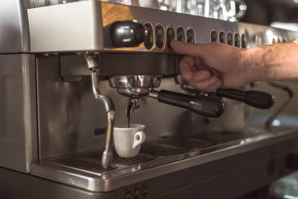 Czar Poranka : Odkrywamy Magię Kawy – Od Nasadzenia przez Proces Palenia aż po Twoją Kubek Pełną Zapachu.